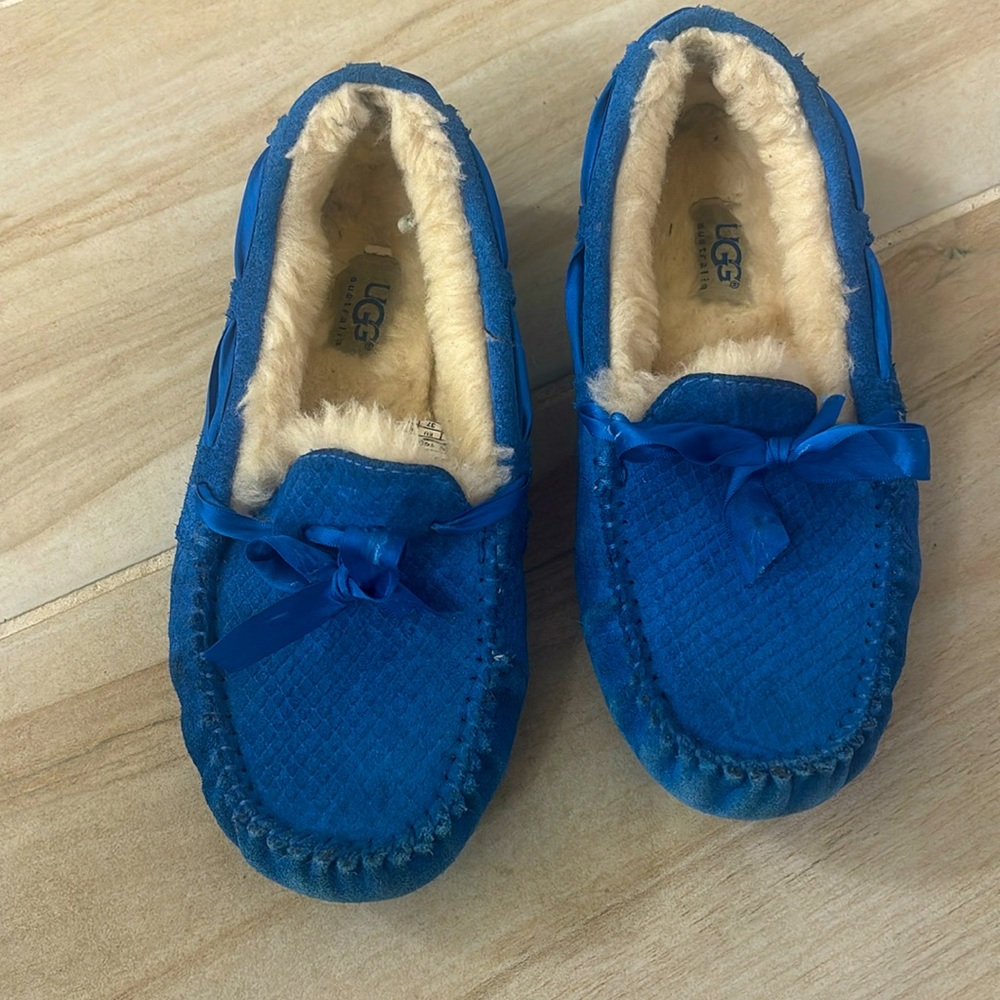 Blue ugg slippers womans size US  6